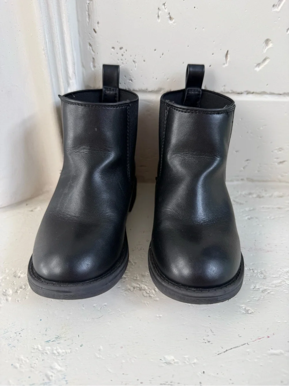 GAP sleek black